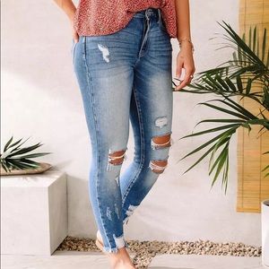 Women’s Size 28 KanCan Distressed Skinny Jeans